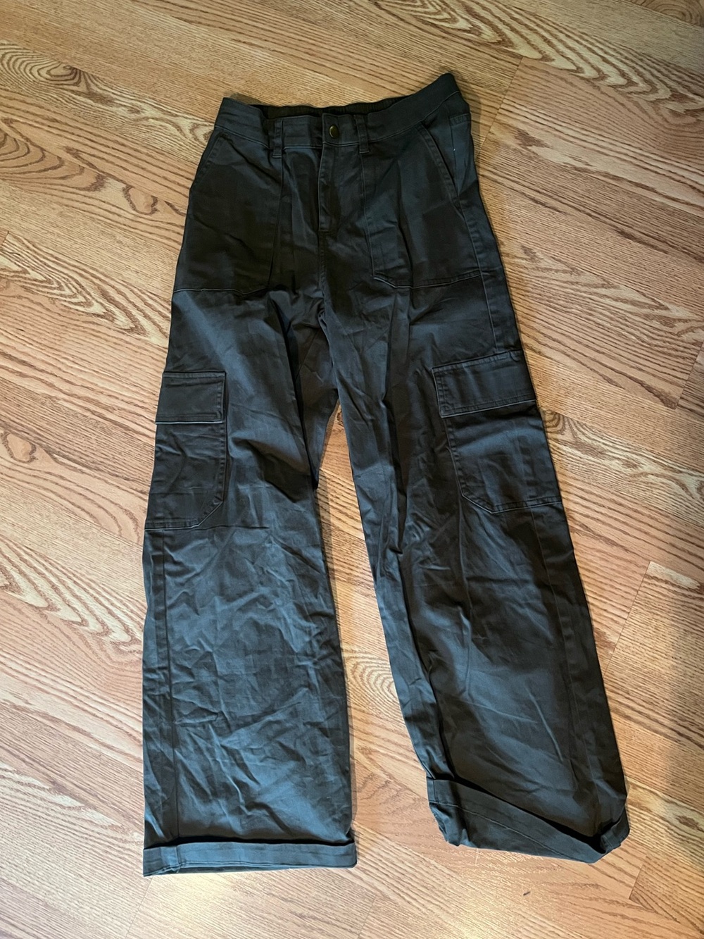 Women’s Green Cargo Pants - Classic Utility Style